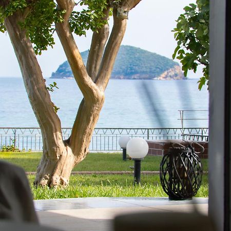 The House On The Beach ปาเลออน ซิฟลิคิออน ภายนอก รูปภาพ