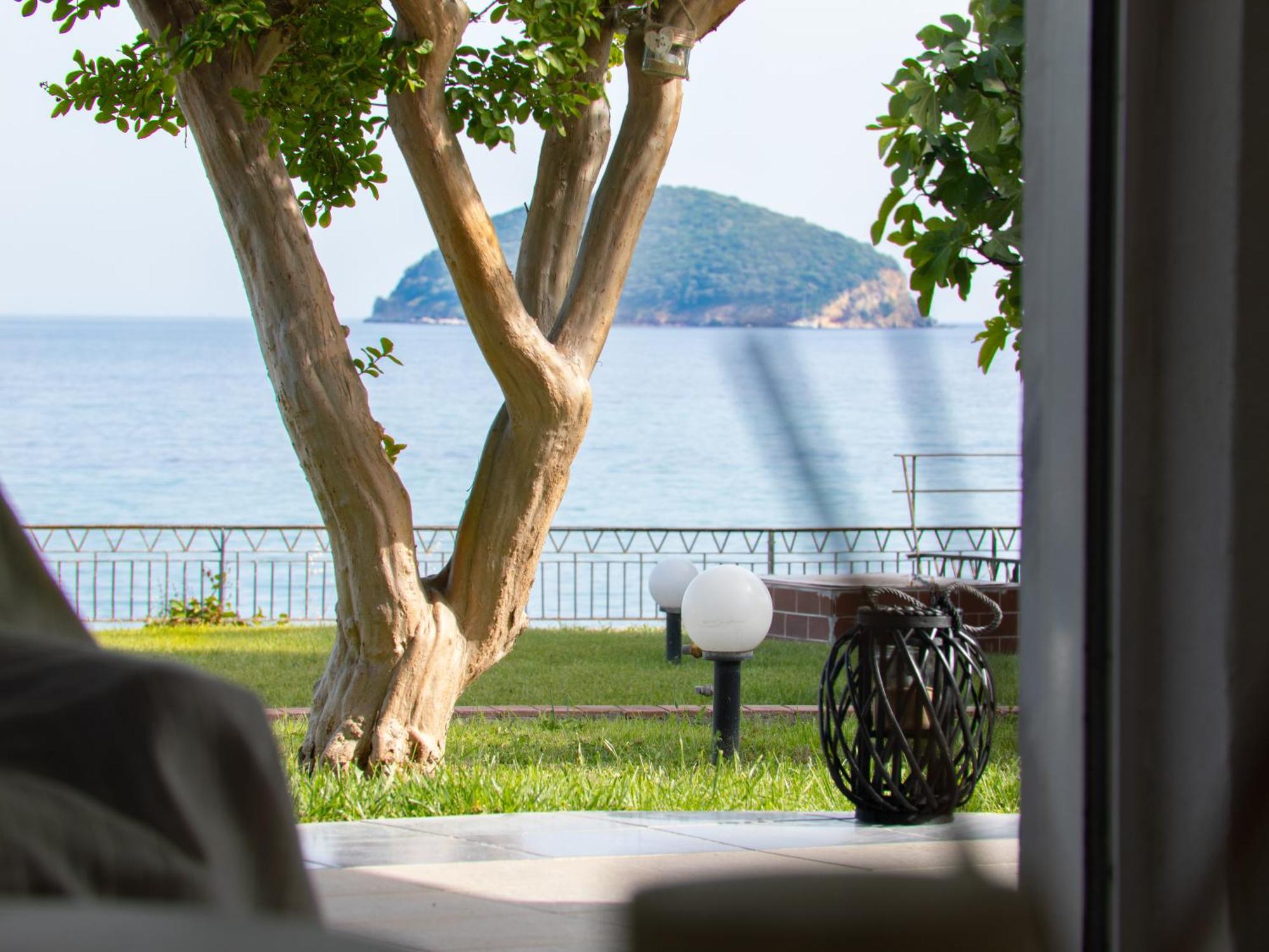 The House On The Beach ปาเลออน ซิฟลิคิออน ภายนอก รูปภาพ